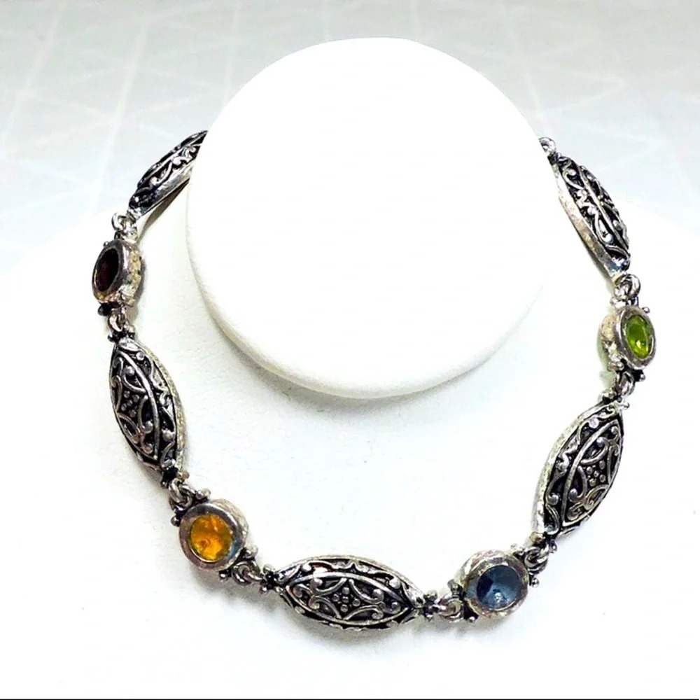 Silvertone and Rhinestone Bracelet 🐼🐼🐼